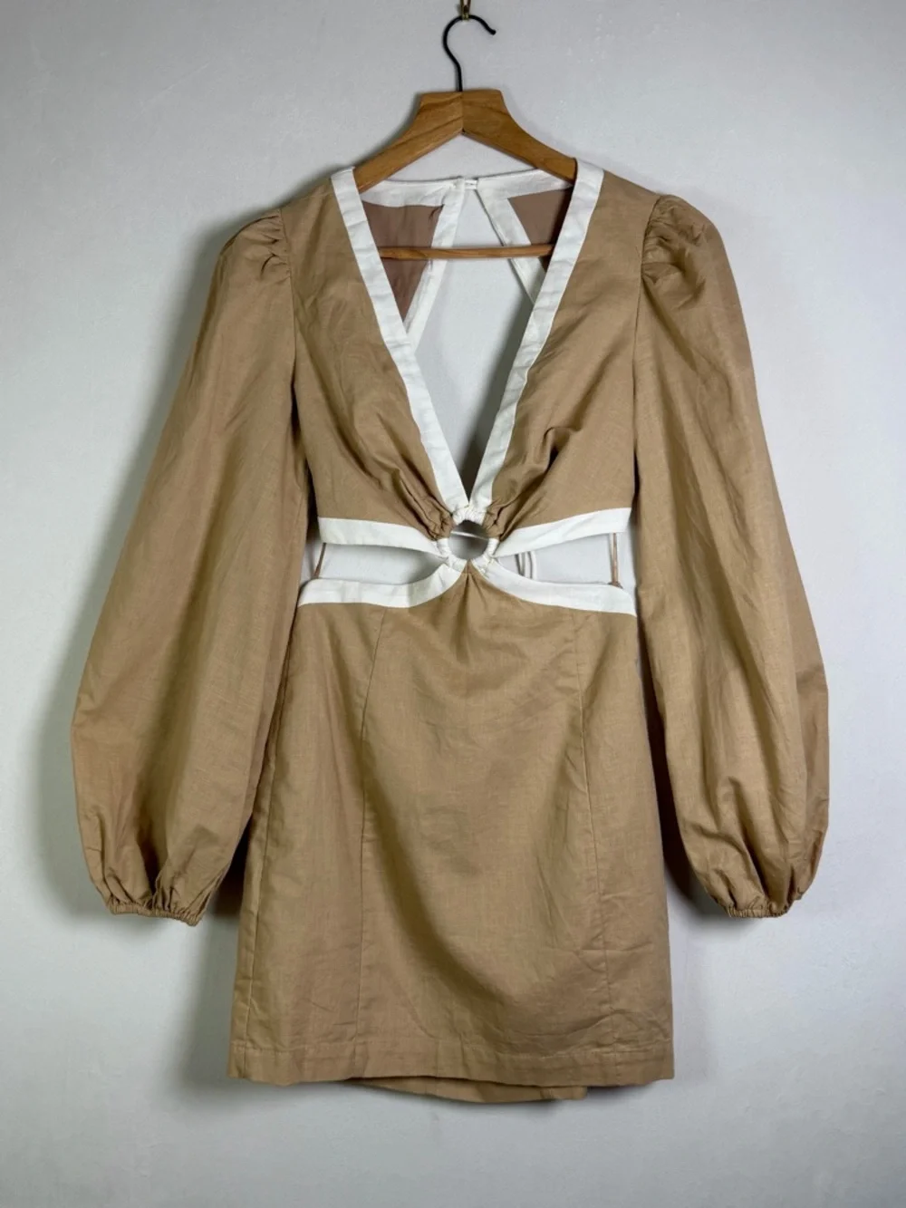 Petal + Pup Women’s Linen Blend Cutout Dress Beige White Tie Back Coastal Sz XS - Picture 2 of 13